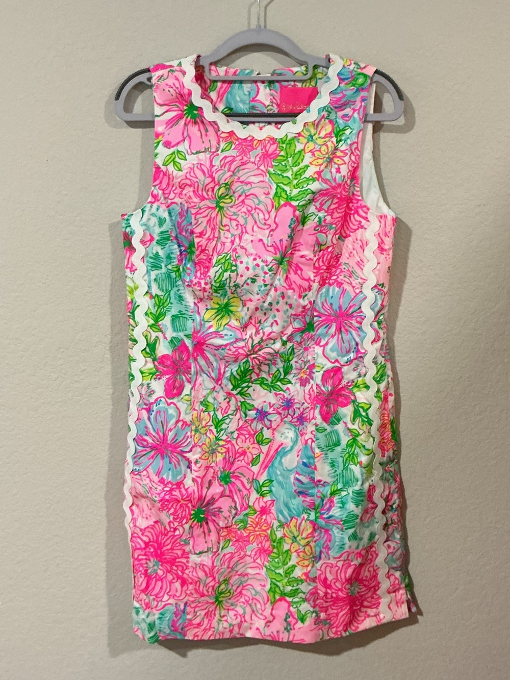 Woman’s mini dress with white details